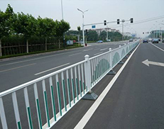 河南道路交通设施厂家介绍锌钢护栏的优势
